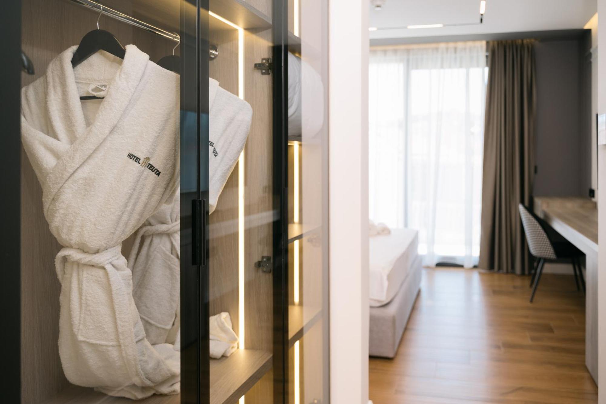 אולסינץ' Hotel Teuta מראה חיצוני תמונה